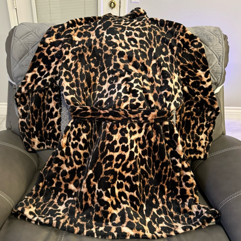 Soma Short Robe - Picture 2 of 2